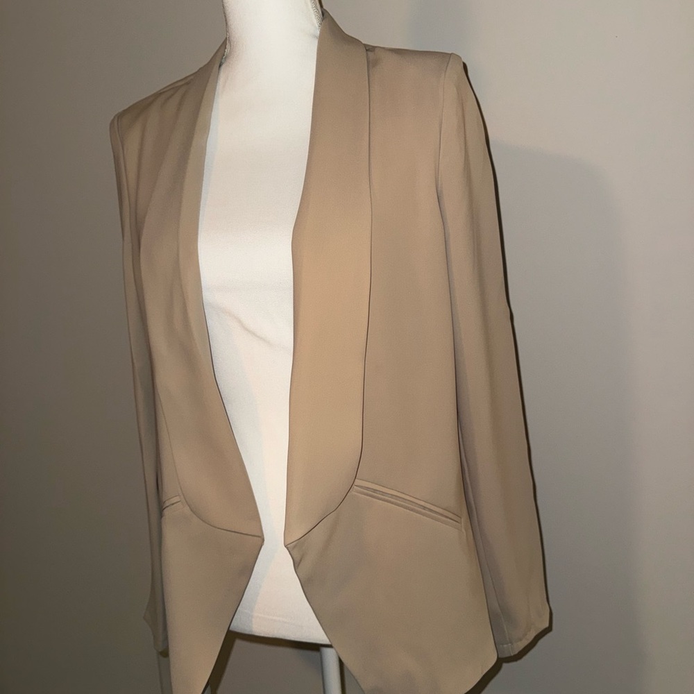 NWT Lulu’s Women's Lightweight Tan Blazer